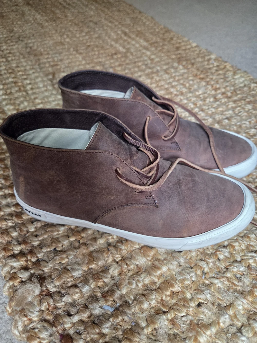 SEAVEES-Maslon Desert Chukka Boot Color: Elmwood